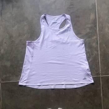 Camiseta lila adidas