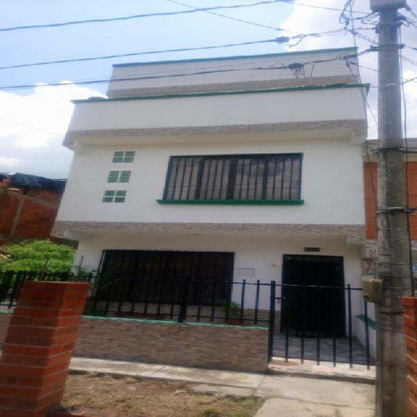 VENDO CASA QUINTAS BOSQUE D/DAS