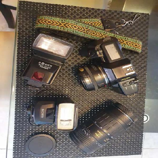 Camara fotográfica EOS 650 de rollo