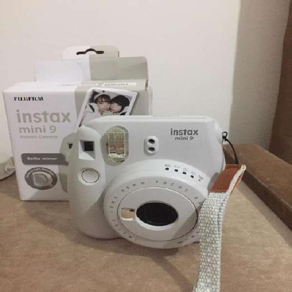 Camara instantanea Instax mini 9.