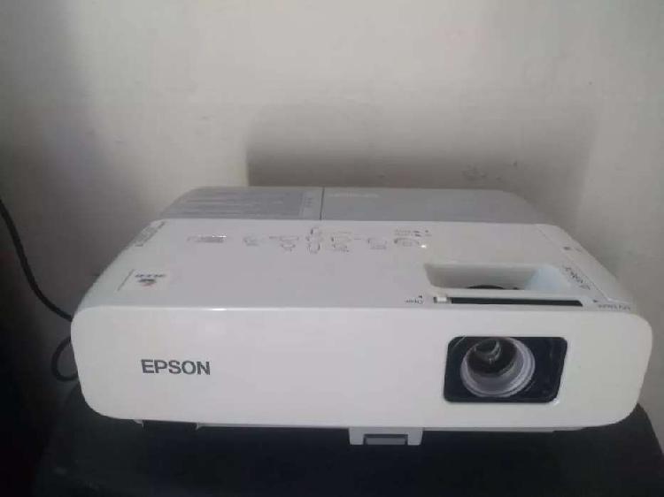 Cine en casa proyector Epson 3000 lumens xga 1080 x 720