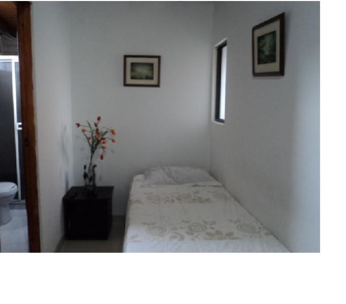 HABITACION CON BAÑO PRIVADO EN LAURELES