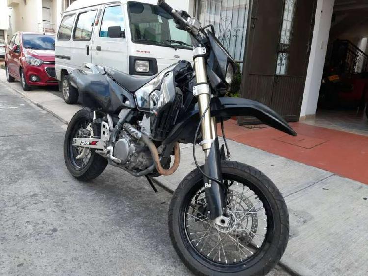 Vendo Suzuki Drz 400sm 2009