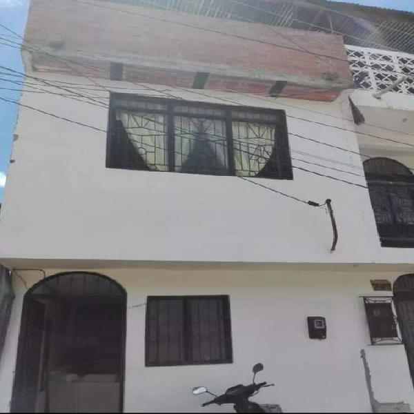 Vendo casa central de 2 pisos