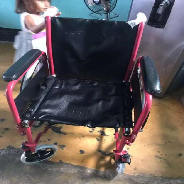 Vendo silla de ruedas nueva