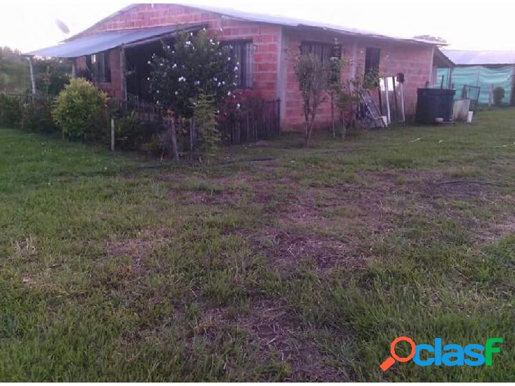 CASA CON MEDIA HECTÁREA EN SIRIVANA