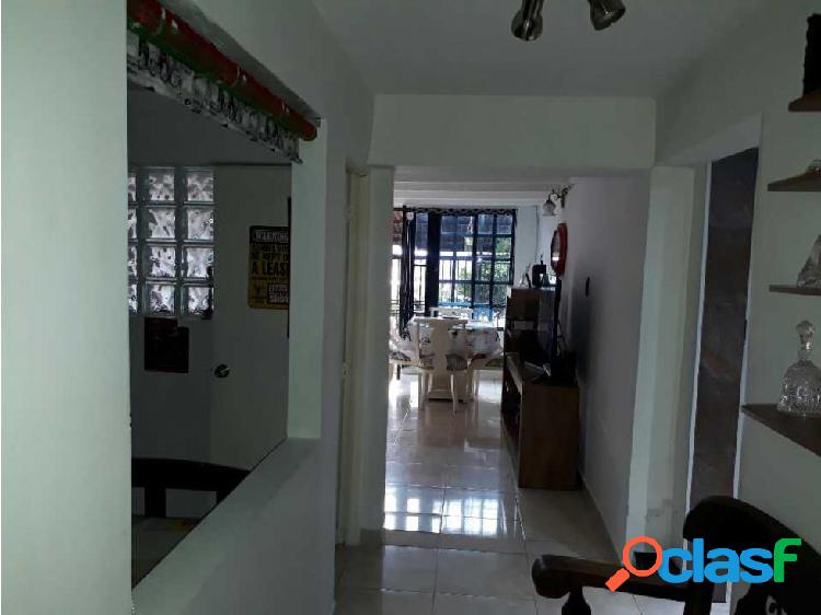 Casa barrio Isabela de tres rentas con terraza