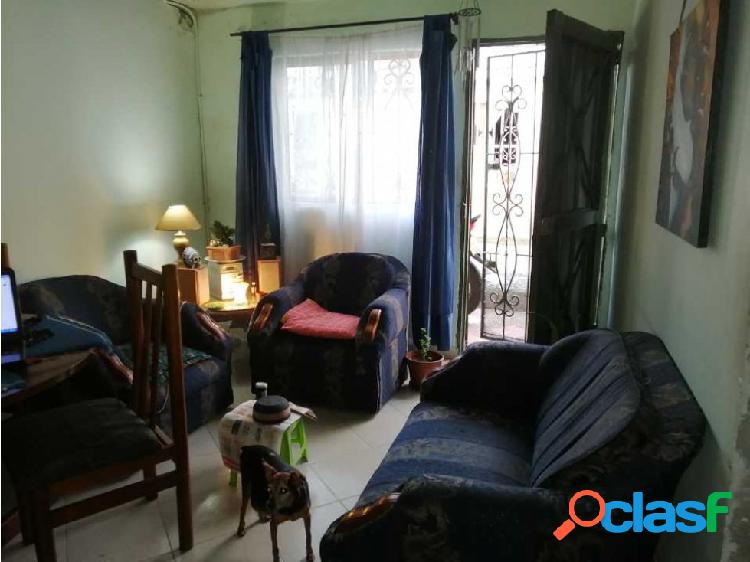 VENTA CASA EN BARRIO DE CIUDAD DORADA