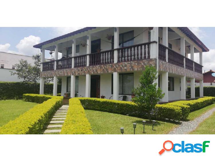 Vende chalet via al caimo