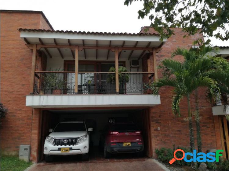 VENDO ESPECTACULAR CASA EN ALAMOS PEREIRA