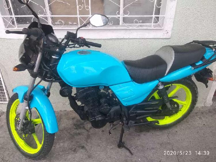 AKT evo 125 vendo o cambio