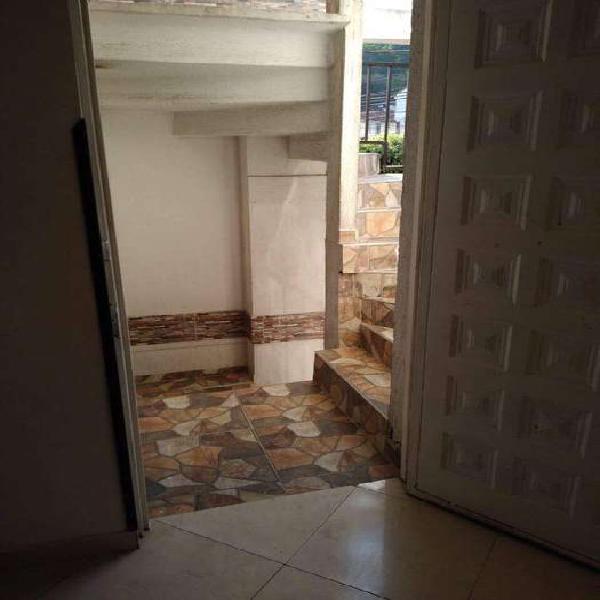 ARRIENDO APTO 2 PISO- LOS ANDES F/BLANCA