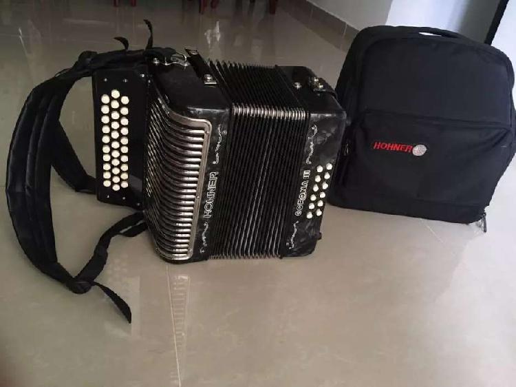 Acordeón Hohner Negra