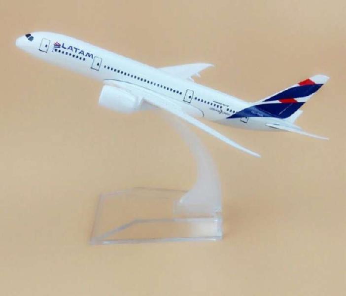 Avión Latam Modelo a Escala