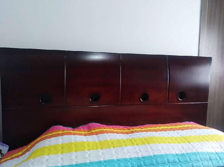 Cama doble en madera