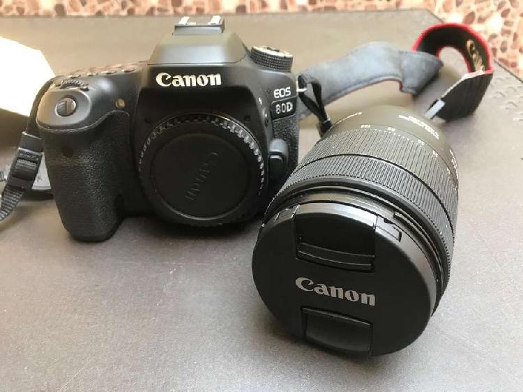 Cámara Canon EOS 80D con lente 18 -135mm