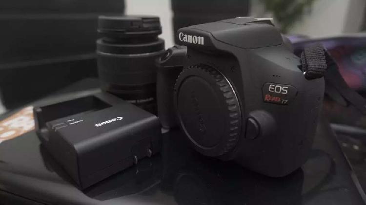 Cámara Fotográfica CANON EOS T7 + Lente 18-55mm Negra