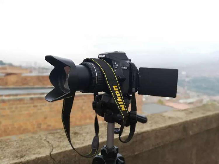 Cámara Nikon D5300 reflex con lente 18-55mm