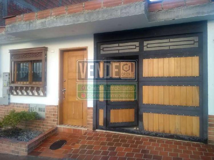 GANGA SE VENDE CASA EN EL CARMEN DE VIBORAL PRIMER PISO CON