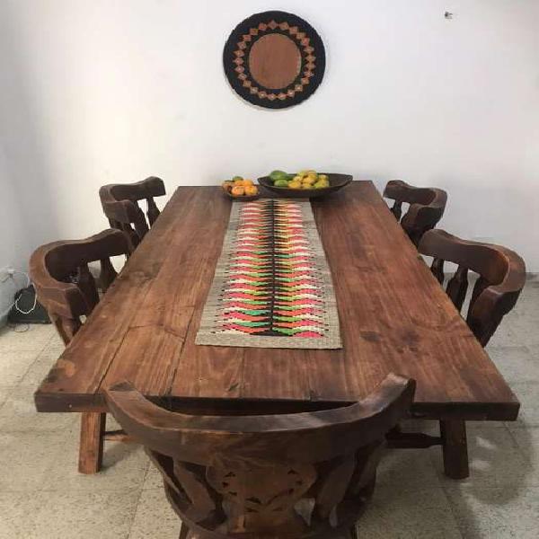 Hermosa mesa rustica de madera