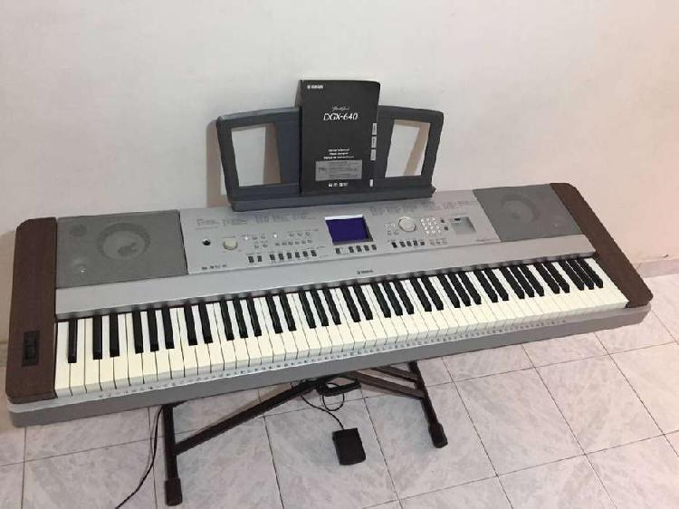 Piano YAMAHA DGX - 640