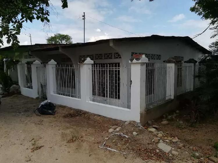 Se vende casa en esquinera enrejada en Campoalegre Huila. .