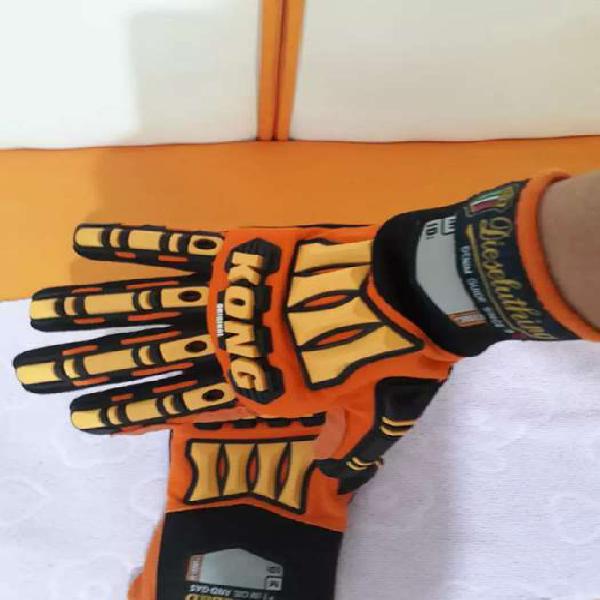 Vendo aguantes antigolpes talla M . Guantes para manejo de