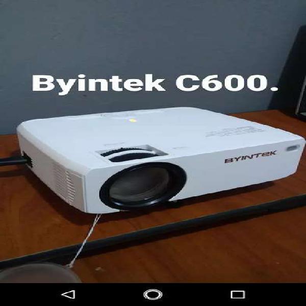 Video beam Byintek C600 nuevo con garantía 2 meses