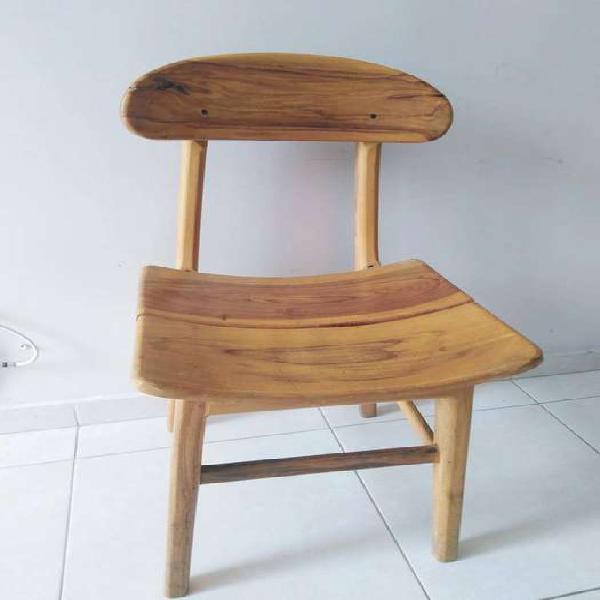sillas de estilo en madera.