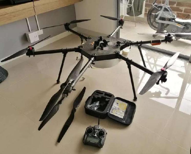 Drone para fumigación de 20 litros usado