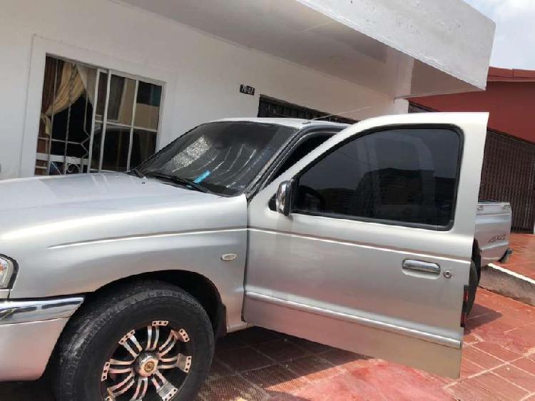 Linda mazda full aire 4x4