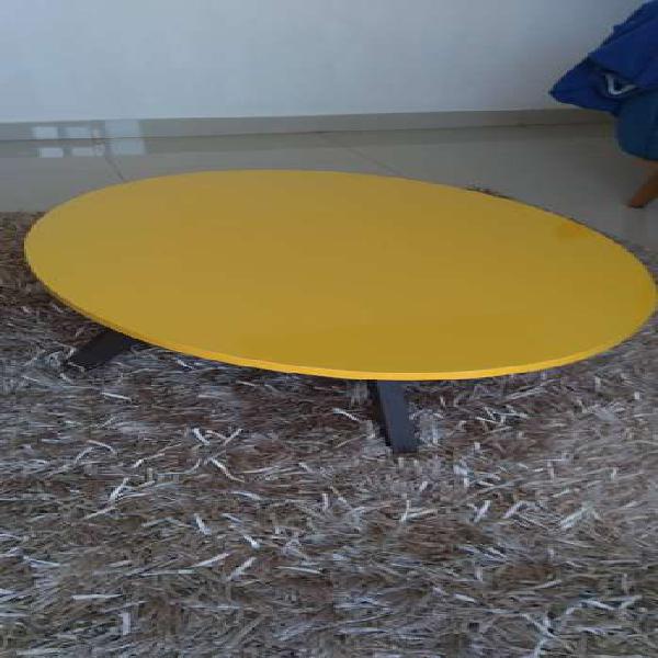 Mesa de Centro Ovalada, color Amarillo, 90 cm de largo,