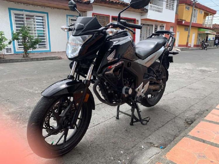 Se vende motocicleta