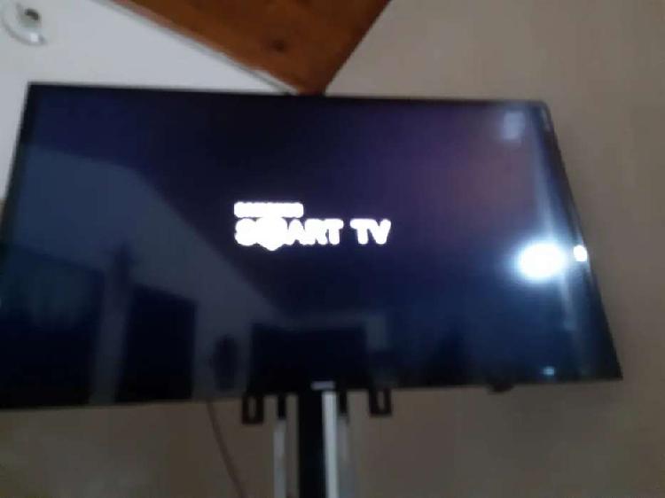 Vendo TV LED Samsung SMART de 40" en perfecto estado con su