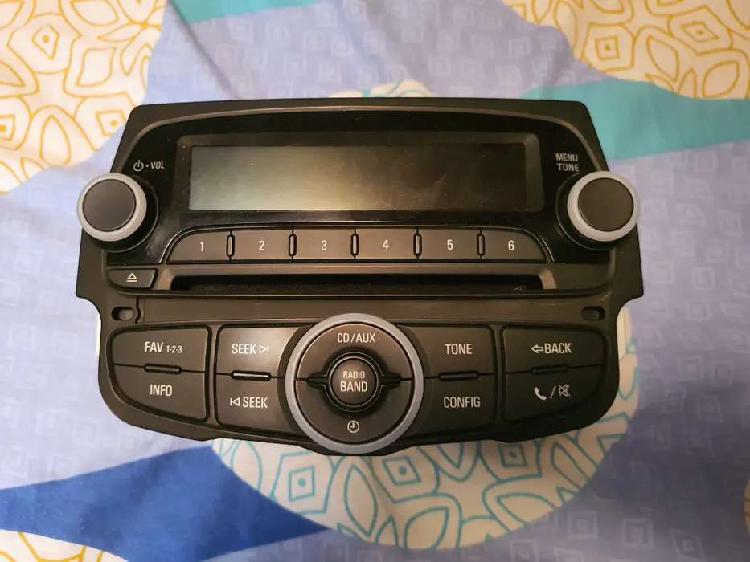 Vendo radio original + consola para Spark GT modelo 2017