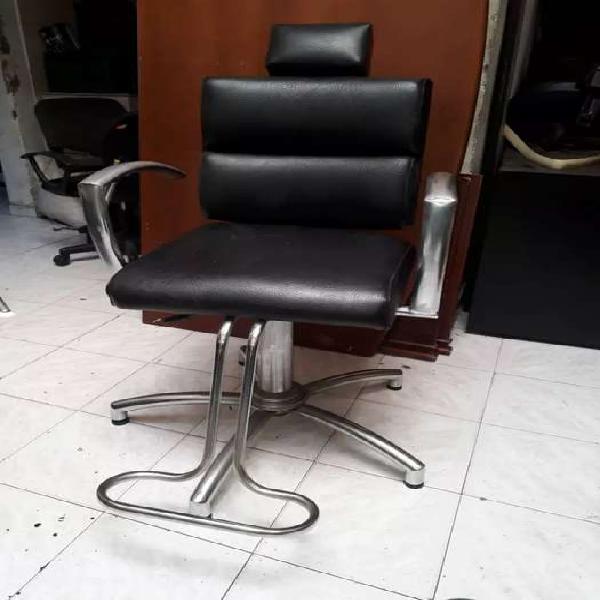 Vendo sillas de peluquería neumática Reclinable en Buen