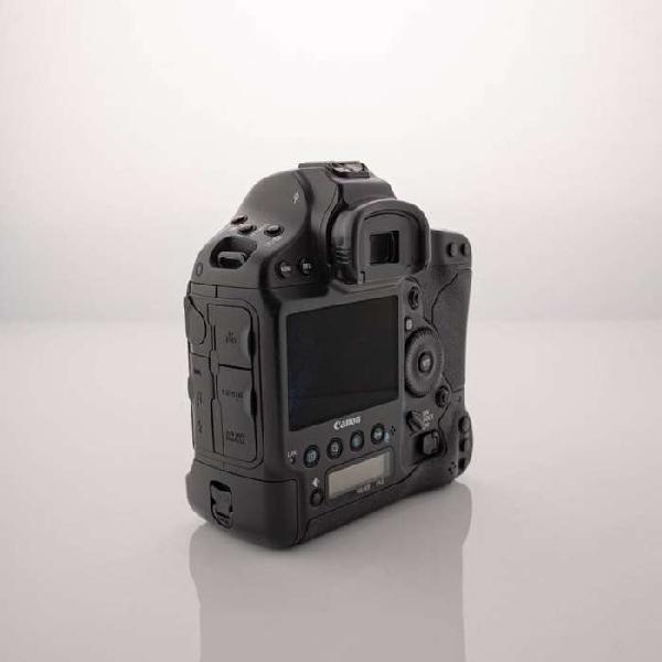 se vende camara canon 1dx mark 1 con lente de 20 mm.
