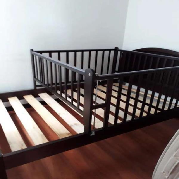 Corral de madera para cama cuna