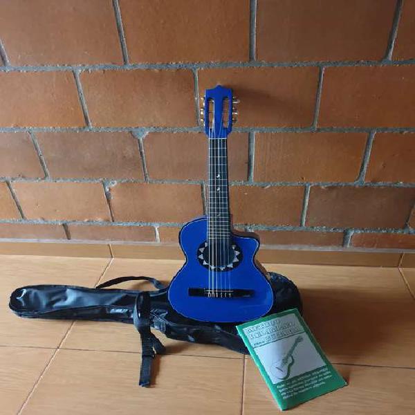 Guitarra pequeña