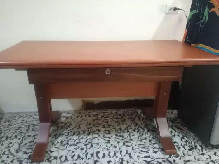 MESA EN MADERA MUY FINA