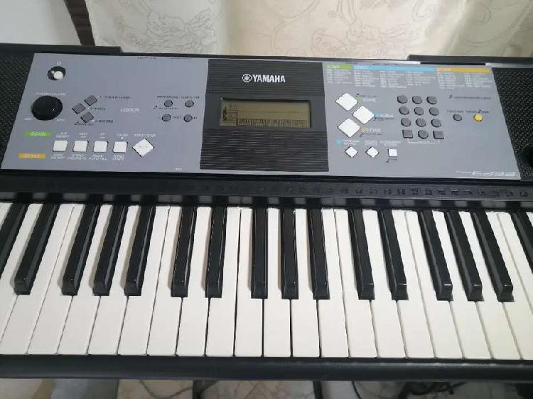 Piano Yamaha PSR E233