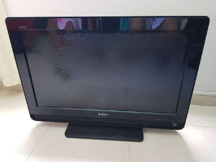 TV Sony LCD 32" pantalla dañada