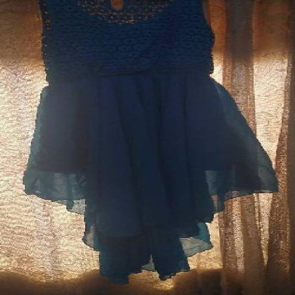 Vestido azul con cola mediana