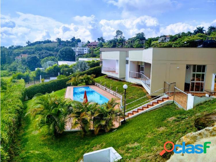 Casa con piscina en La Mesa - Cundinamarca