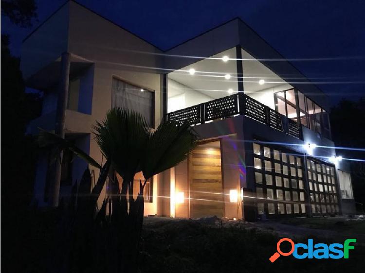 Finca en Tena con Casa de dos Pisos