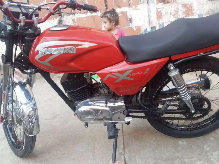 Se vende moto AX 100