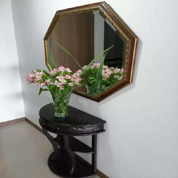 Vendo espejo exagonal biselado y mesa de entrada