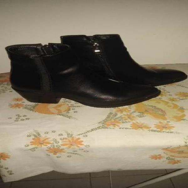 Botines negros