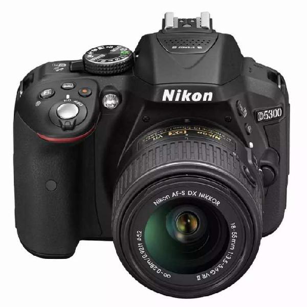 Camara Nikon D5300 con lente 18-55+ trípode en buen estado