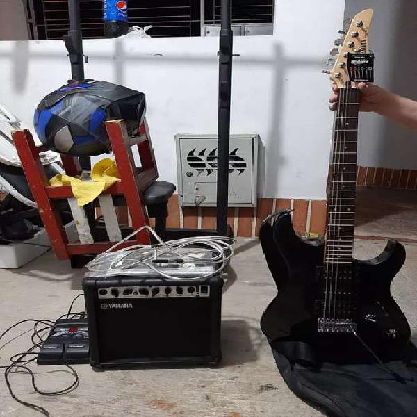 Guitarra Yamaha ERG 121C